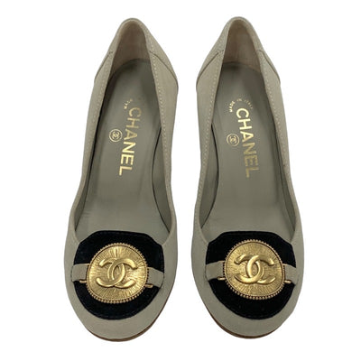 シャネル CHANEL パンプス 靴 シューズ スエード コルク グレー ブラック ゴールド ココマーク ウェッジソール