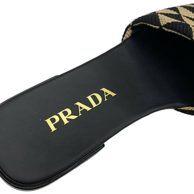 プラダ PRADA サンダル フラットサンダル ミュール 靴 シューズ ロゴプレート トライアングル ファブリック ブラック ベージュ