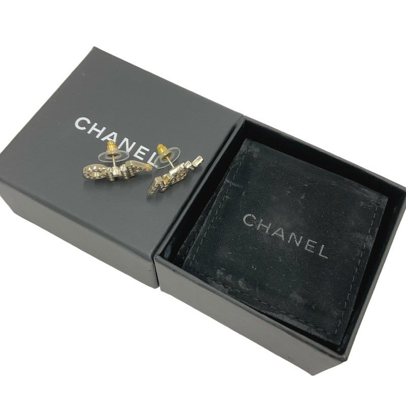 シャネル CHANEL ピアス イヤリング ゴールド ロゴ ラインストーン