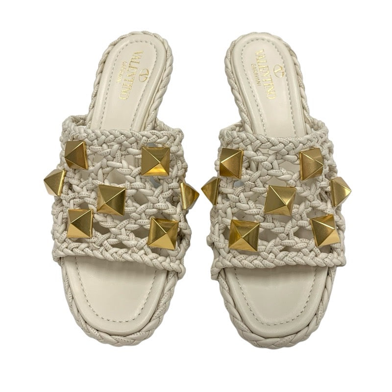 ヴァレンティノ VALENTINO サンダル 靴 シューズ レザー アイボリー ゴールド ミュール ローマンスタッズ 編み込み