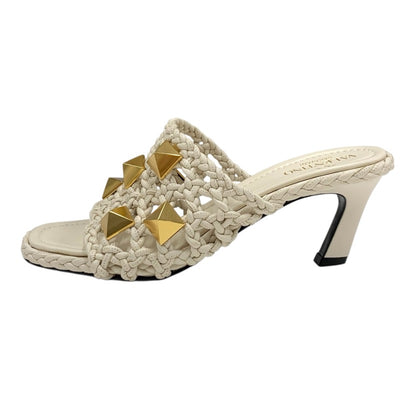 ヴァレンティノ VALENTINO サンダル 靴 シューズ レザー アイボリー ゴールド ミュール ローマンスタッズ 編み込み