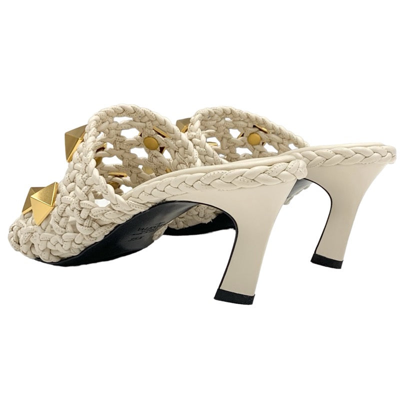 ヴァレンティノ VALENTINO サンダル 靴 シューズ レザー アイボリー ゴールド ミュール ローマンスタッズ 編み込み