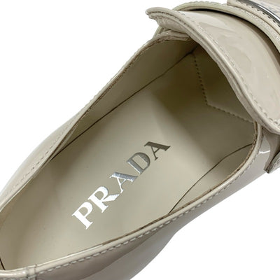 プラダ PRADA ローファー 革靴 靴 シューズ パテント ベージュ トライアングルロゴ