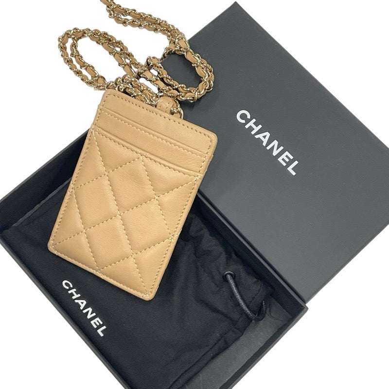 シャネル CHANEL カードケース カード入れ パスケース ラムスキン ベージュ ゴールド ココマーク チャーム マトラッセ チェーン –  MYCLOSET