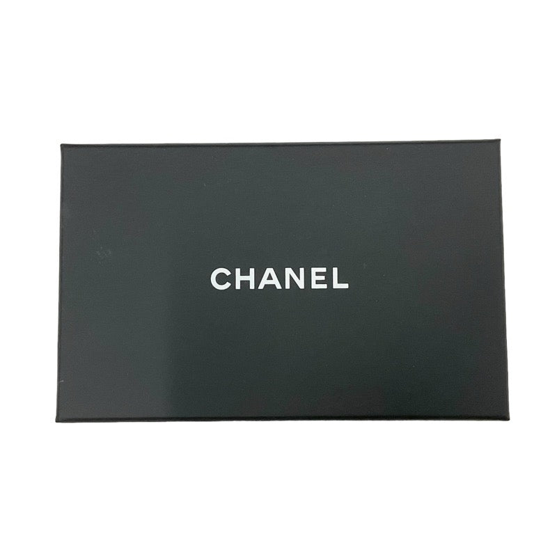 シャネル CHANEL カードケース カード入れ パスケース ラムスキン ベージュ ゴールド ココマーク チャーム マトラッセ チェーン